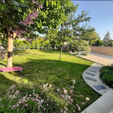 Beau Soleil Piscine Jardin Parking *